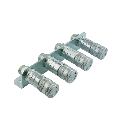 Négy hidraulikus gyorscsatlakozó, sík aljzatok, olajvesztés nélküli. Rögzítő tábla a készletben. Menetméret: választható