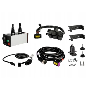 Vezérlőpanel 2 Öt állású joystickkel. A készlet tartalmaz egy tápkábelt, egy tápcsatlakozót, egy rögzítő konzolt és elektromos csatlakozókkal ellátott 7m kábel 