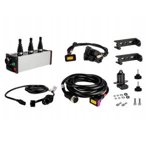 Vezérlőpanel 3 Három állású joystickkel. A készlet tartalmaz egy tápkábelt, egy tápcsatlakozót és egy rögzítő konzolt 