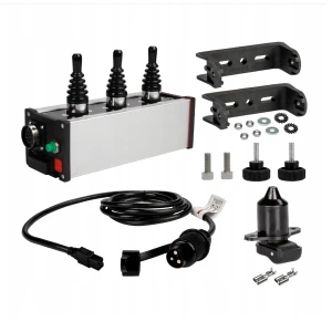 Vezérlőpanel 3 Öt állású joystickkel. A készlet tartalmaz egy tápkábelt, egy tápcsatlakozót és egy rögzítő konzolt 